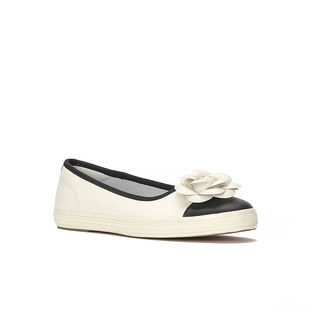 Womens Maisie Ballet Toe Cap Leather Flower Applique Egret/Black Sneakers (C0MBTC82800 - WH69695)